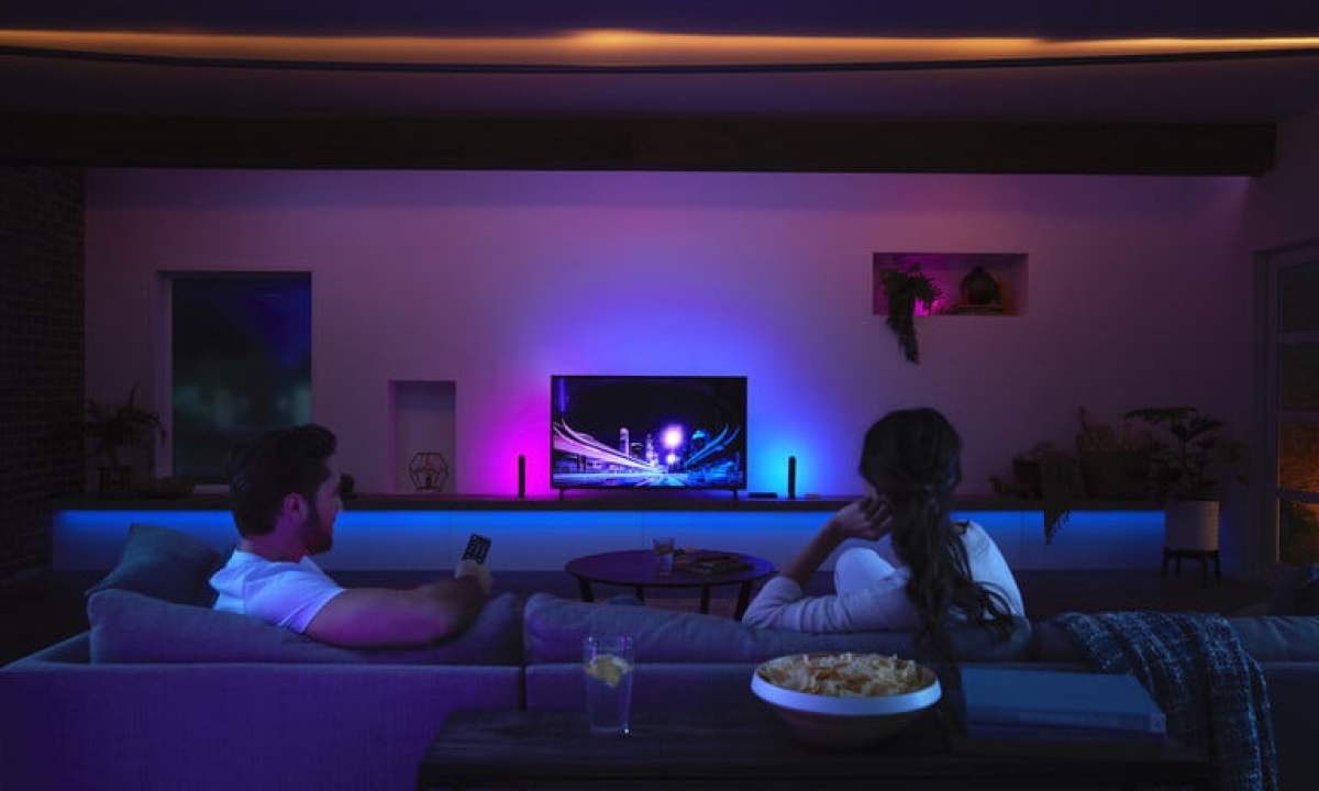 Disfrutando de un tiempo en casa inteligente despues de conocer qué es Google Home.